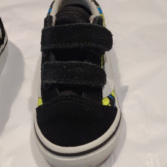 Vans Kids Comfortable And Stylish Black, Yellow and White Velcro Sneakers - Picture 3 of 9